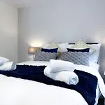 Boutique Townhouse - Sleeps Up To 8 - Perfect For Families & Groups! Lägenhet Bristol