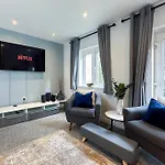 Boutique Townhouse - Sleeps Up To 8 - Perfect For Families & Groups! Lägenhet *