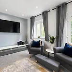 Boutique Townhouse - Sleeps Up To 8 - Perfect For Families & Groups! * 布里斯托