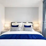Boutique Townhouse - Sleeps Up To 8 - Perfect For Families & Groups! * 布里斯托