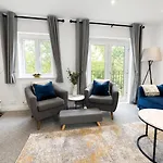 公寓 Boutique Townhouse - Sleeps Up To 8 - Perfect For Families & Groups! *