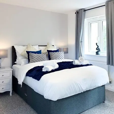 Boutique Townhouse - Sleeps Up To 8 - Perfect For Families & Groups! * Bristol