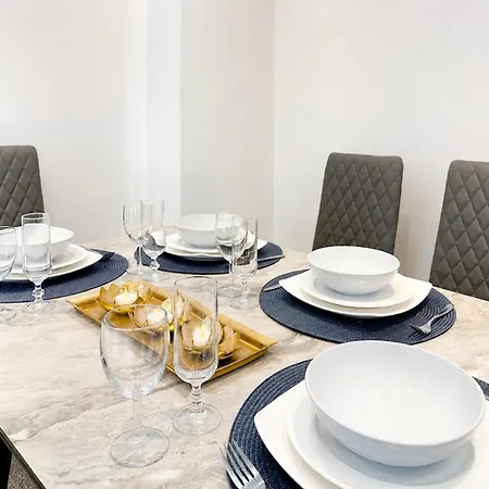 Boutique Townhouse - Sleeps Up To 8 - Perfect For Families & Groups! 公寓 *