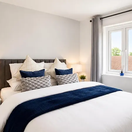 Boutique Townhouse - Sleeps Up To 8 - Perfect For Families & Groups! * בריסטול