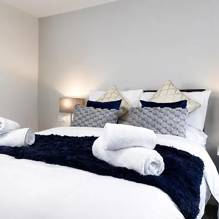 Boutique Townhouse - Sleeps Up To 8 - Perfect For Families & Groups! *