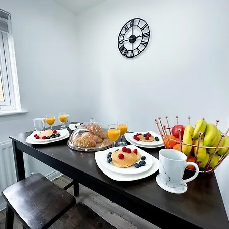 Boutique Townhouse - Sleeps Up To 8 - Perfect For Families & Groups! Lejlighed