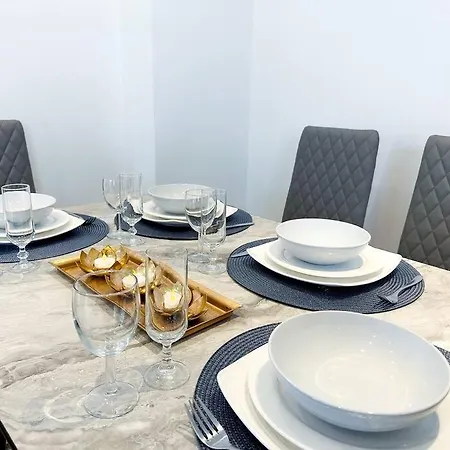 Boutique Townhouse - Sleeps Up To 8 - Perfect For Families & Groups! Bristol