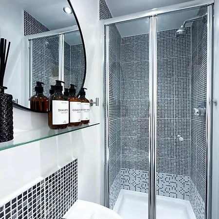 Boutique Townhouse - Sleeps Up To 8 - Perfect For Families & Groups! Bristol