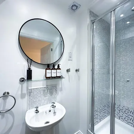 Boutique Townhouse - Sleeps Up To 8 - Perfect For Families & Groups! * Bristol