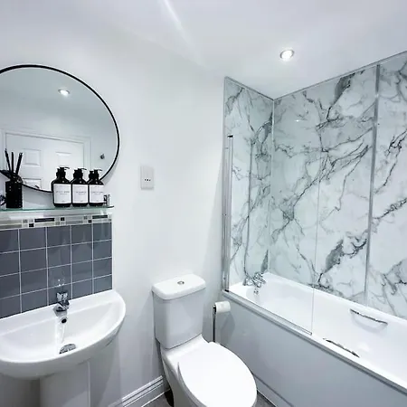 Boutique Townhouse - Sleeps Up To 8 - Perfect For Families & Groups! Lejlighed